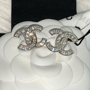 ❌❌SOLD elsewhere❌Chanel earrings silver w/crystals